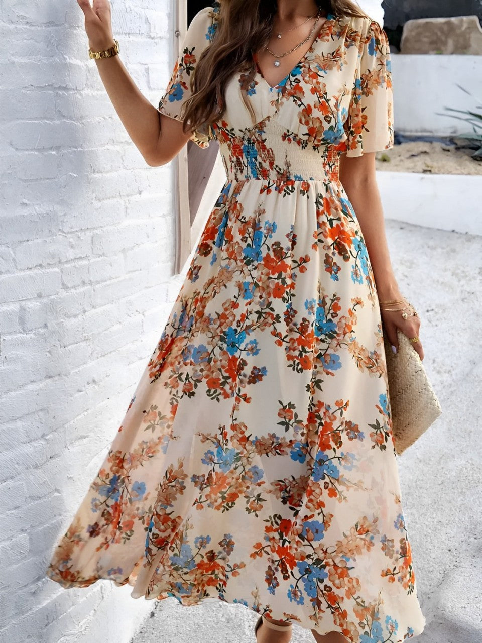 Vestido Midi Floral Fluido com Decote em V e Mangas Curtas – Salma [FRETE FULL]