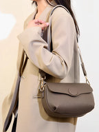 Bolsa Feminina Tiracolo com Alça Larga e Bolsos com Zíper – Jasmin