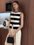 Blusa em Viscose com Listras Sofisticadas e Botões Dourados - Belinda