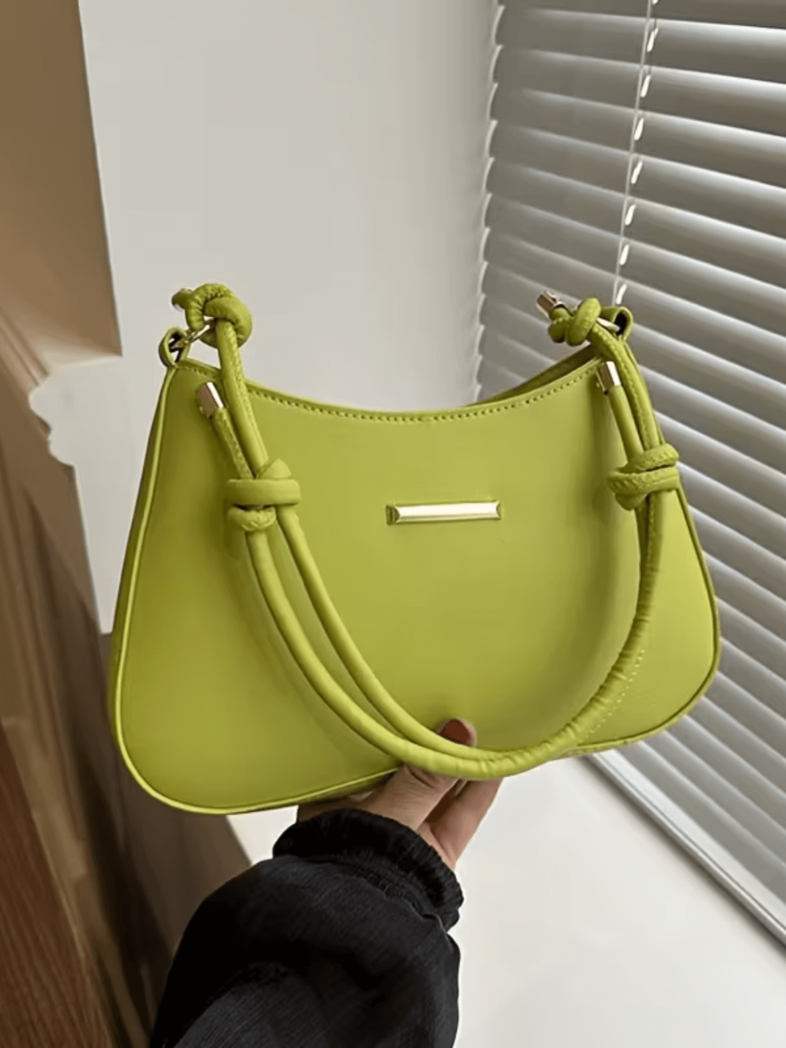 Bolsa Baguete Tiracolo em Couro PU e Alça Ajustável com Nó - Kaylee