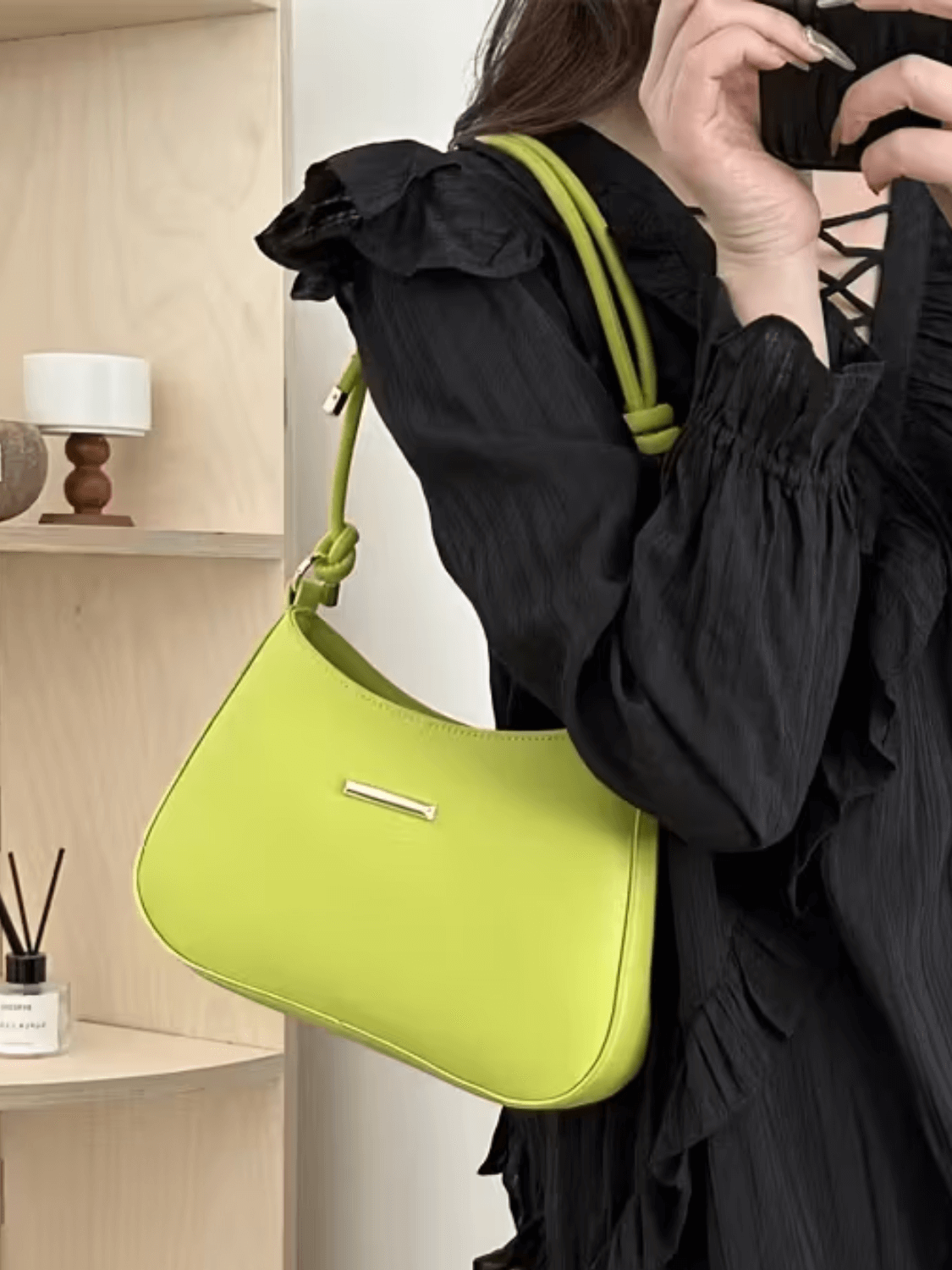 Bolsa Baguete Tiracolo em Couro PU e Alça Ajustável com Nó - Kaylee