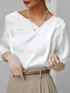 Blusa Acetinada com Decote Assimétrico e Punho com Botão – Dolores