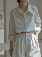 Camisa Vintage com Listras Finas Gola Ampla e Punhos Ajustados - Lucia [FRETE FULL]