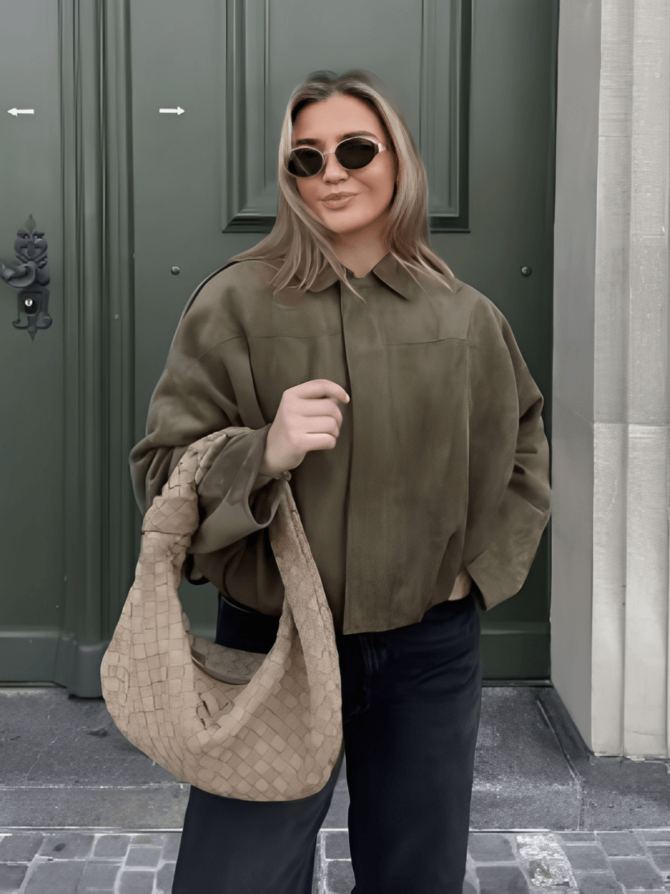 Jaqueta Bomber Oversized em Camurça com Recortes – Ione [FRETE FULL]