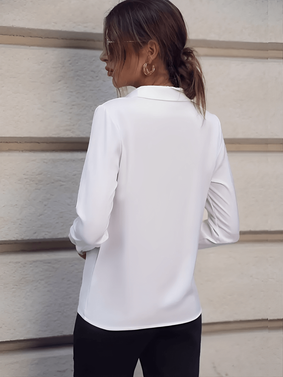 Camisa em Chiffon com Gola Lapela e Broche Perolado - Gladys [FRETE FULL]