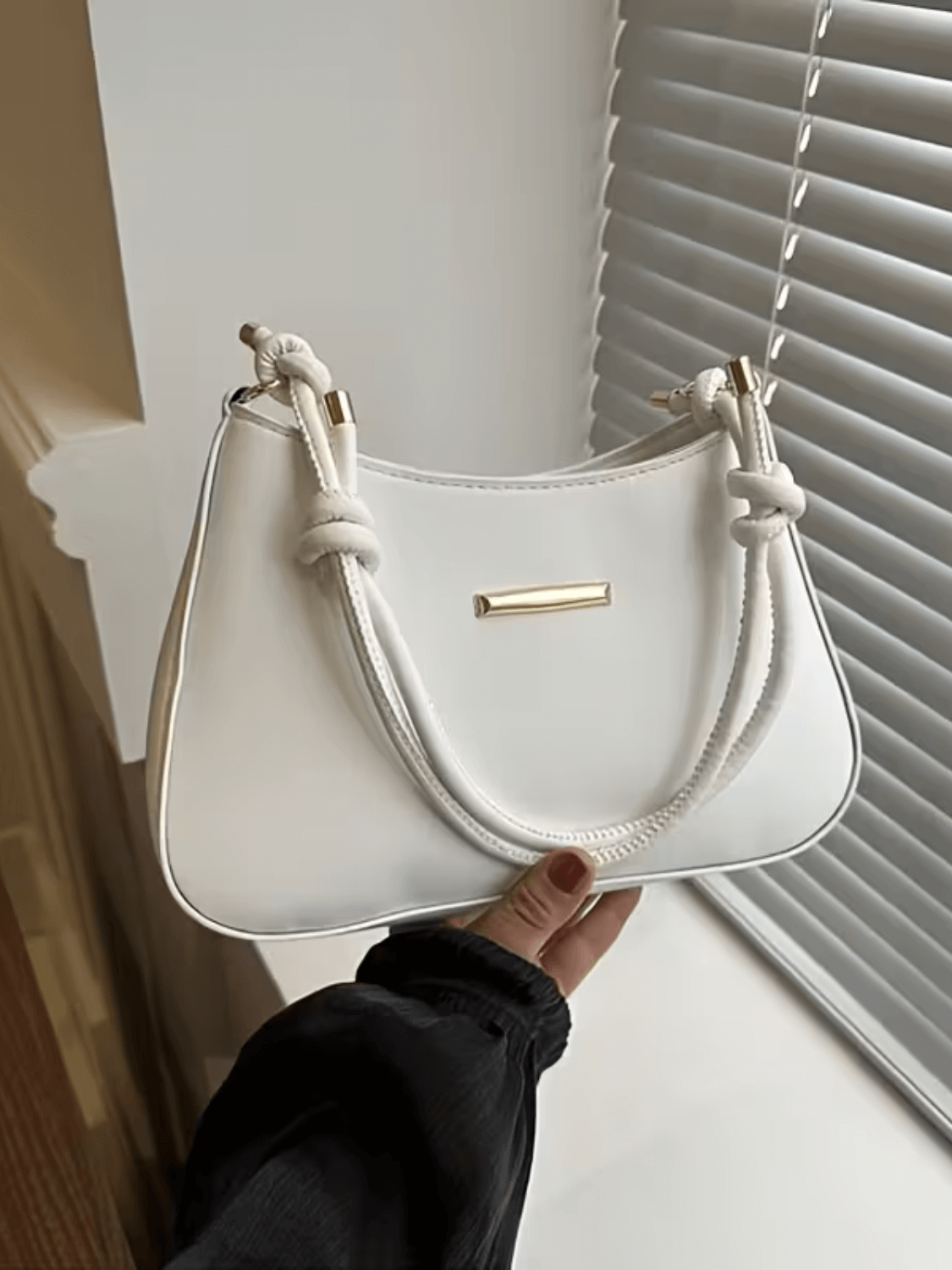 Bolsa Baguete Tiracolo em Couro PU e Alça Ajustável com Nó - Kaylee