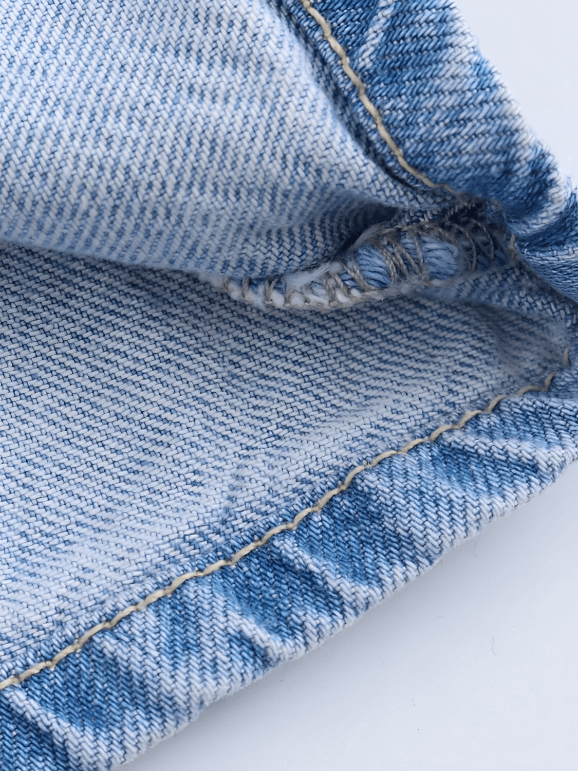 Macacão Jeans Pantalona com Decote Nadador e Bolsos - Jordana