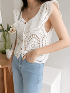 Blusa Feminina em Crochê Vazado com Babados nos Ombros e Botões  - Marvila