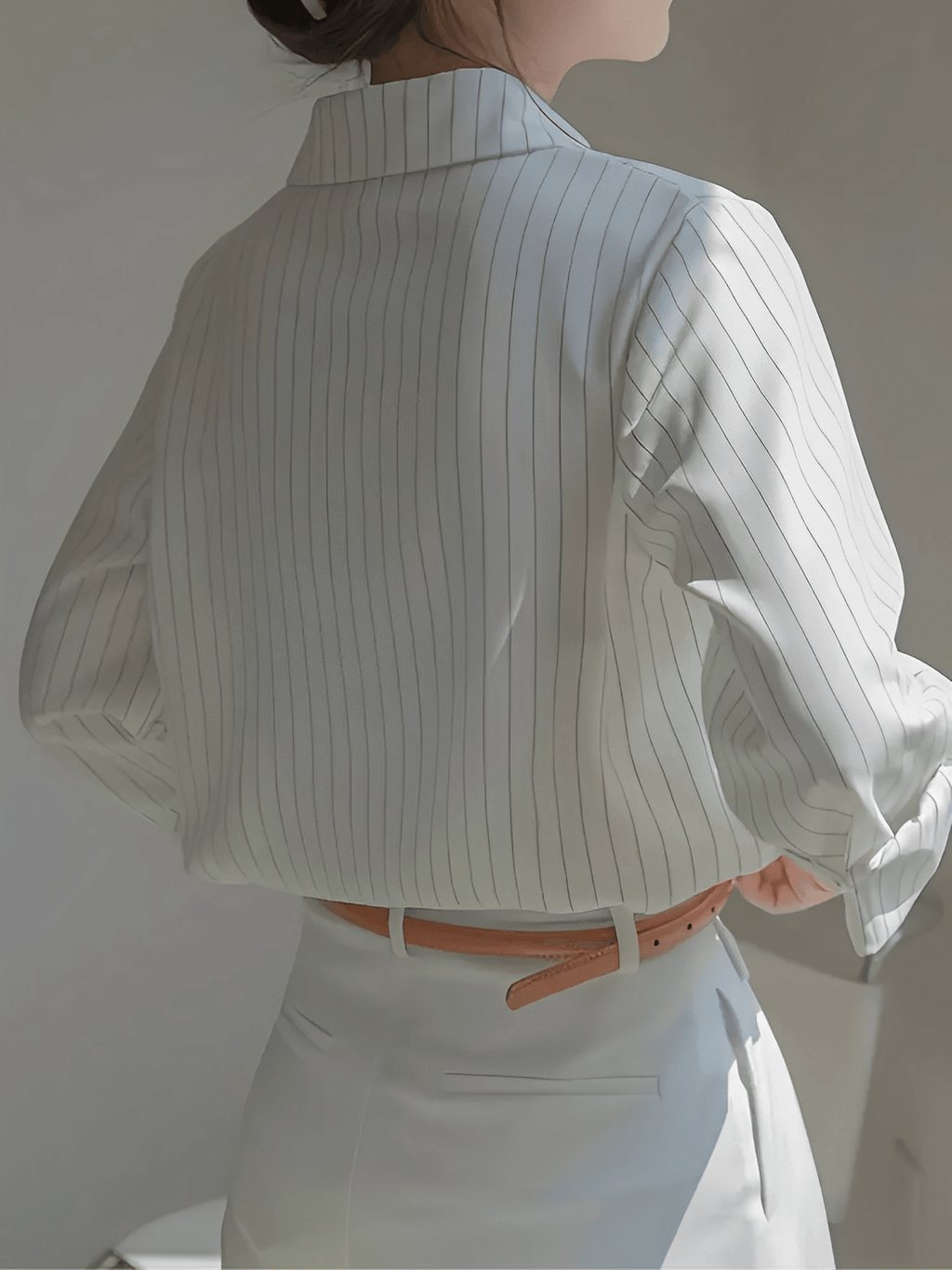 Camisa Vintage com Listras Finas Gola Ampla e Punhos Ajustados - Lucia [FRETE FULL]