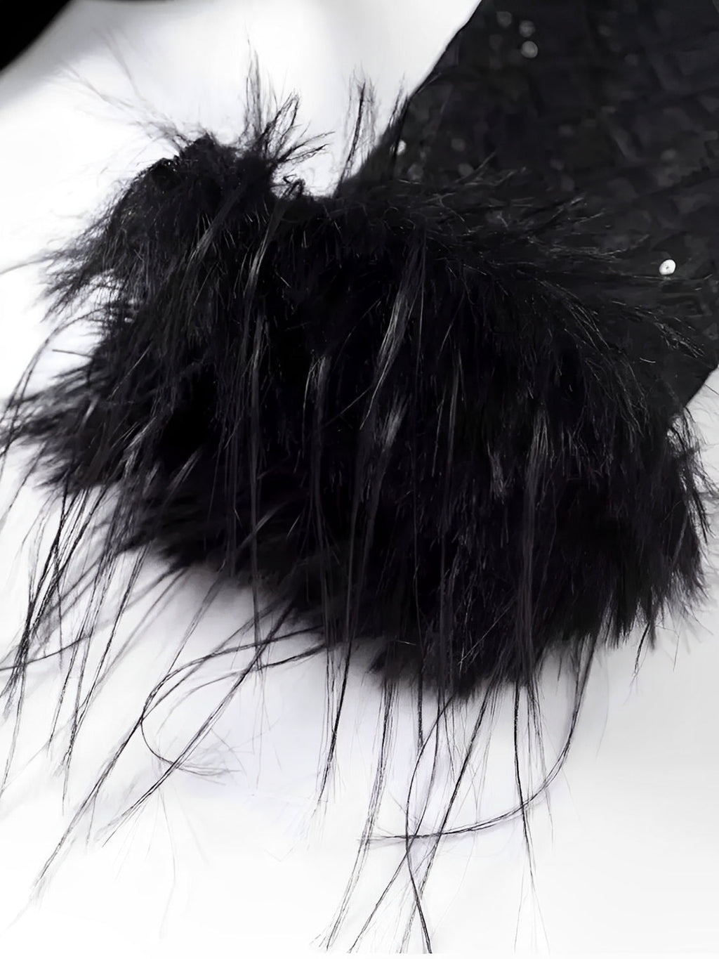 Macacão de Renda com Lantejoulas Plumas e Calça Flare de Veludo - Noir