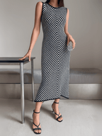Vestido Midi em Tricô Leve com Listras Zigue-Zague Preto e Branco – Doralice [FRETE FULL]