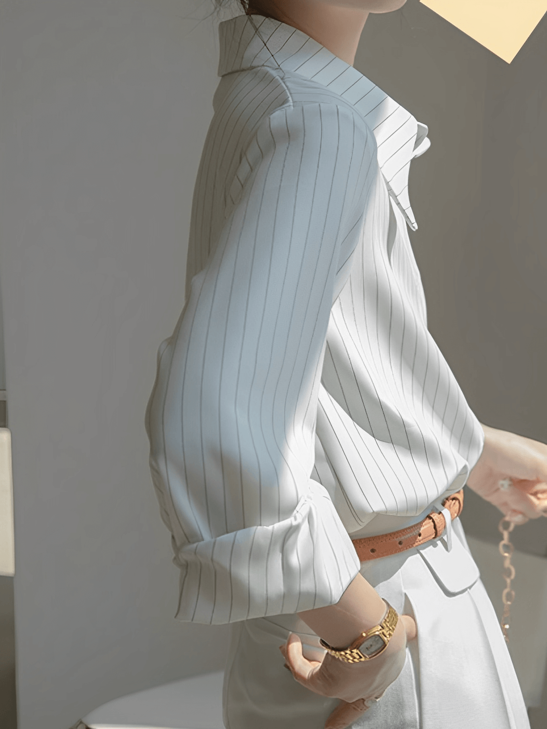 Camisa Vintage com Listras Finas Gola Ampla e Punhos Ajustados - Lucia [FRETE FULL]