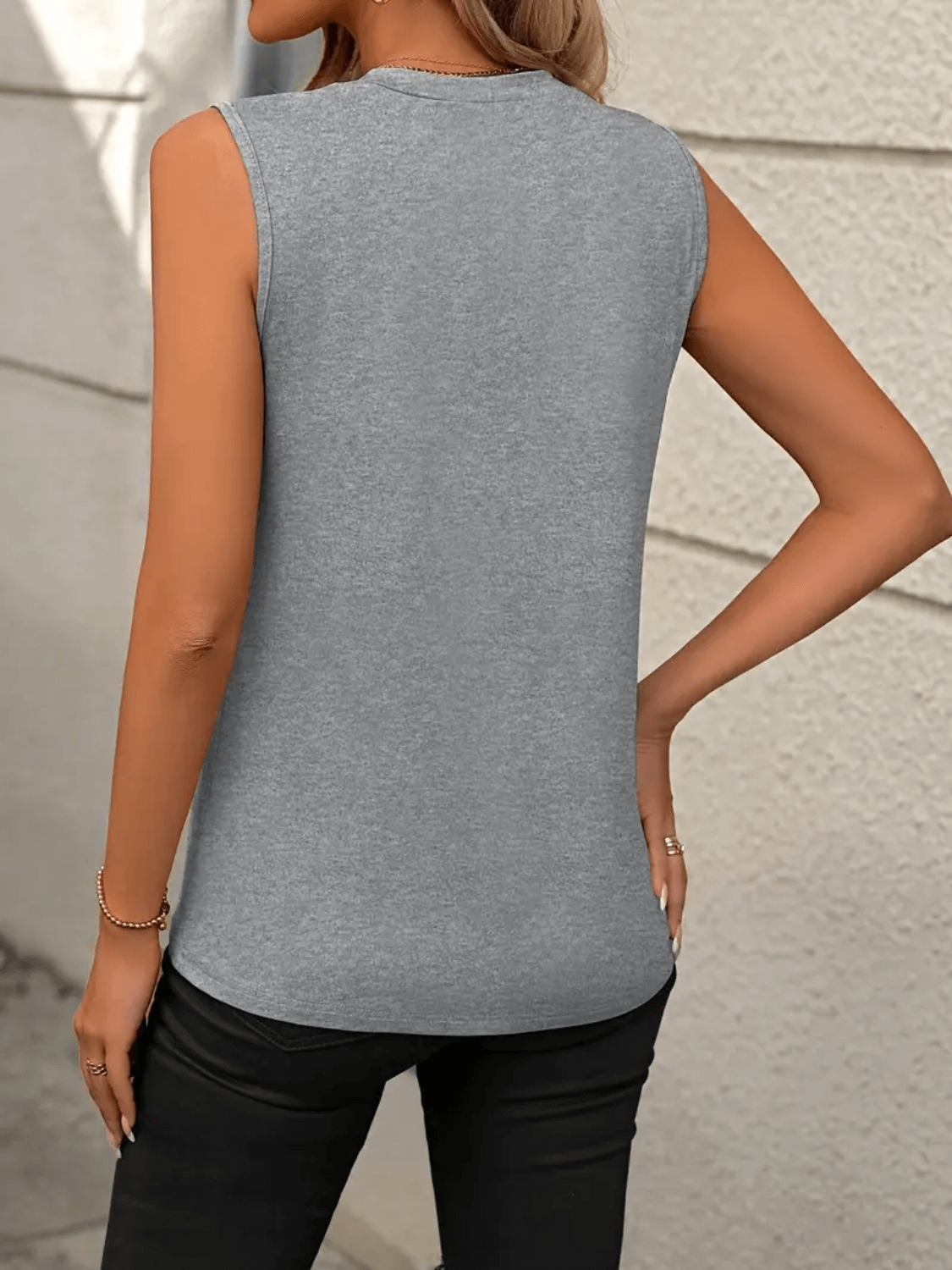 Blusa Feminina Regata com Gola Redonda e Efeito Drapeado – Tuany
