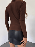 Blusa de Manga Longa com Gola Alta e Design Franzido Frontal – Layla