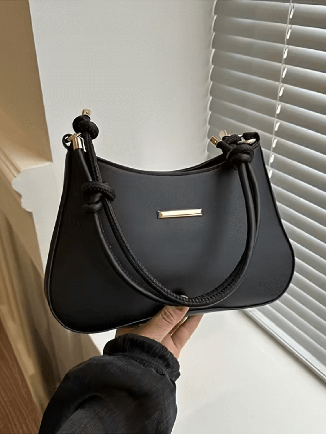 Bolsa Baguete Tiracolo em Couro PU e Alça Ajustável com Nó - Kaylee