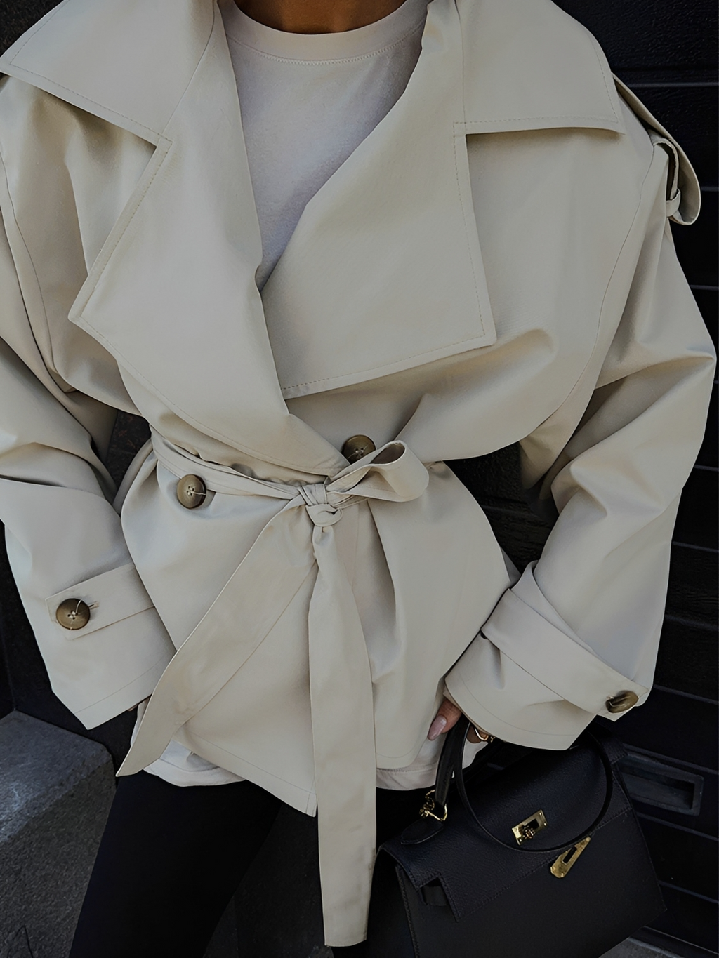 Casaco Trench Oversized com Faixa Ajustável e Lapelas Assimétricas - Jenie