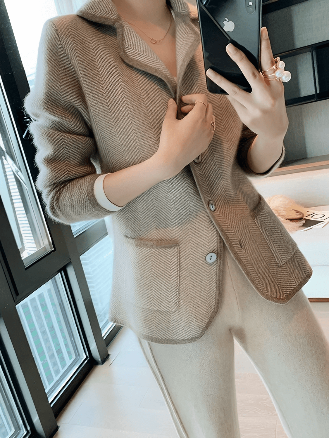 Blazer em Lã Estruturada com Gola Clássica e Bolsos  – Maria