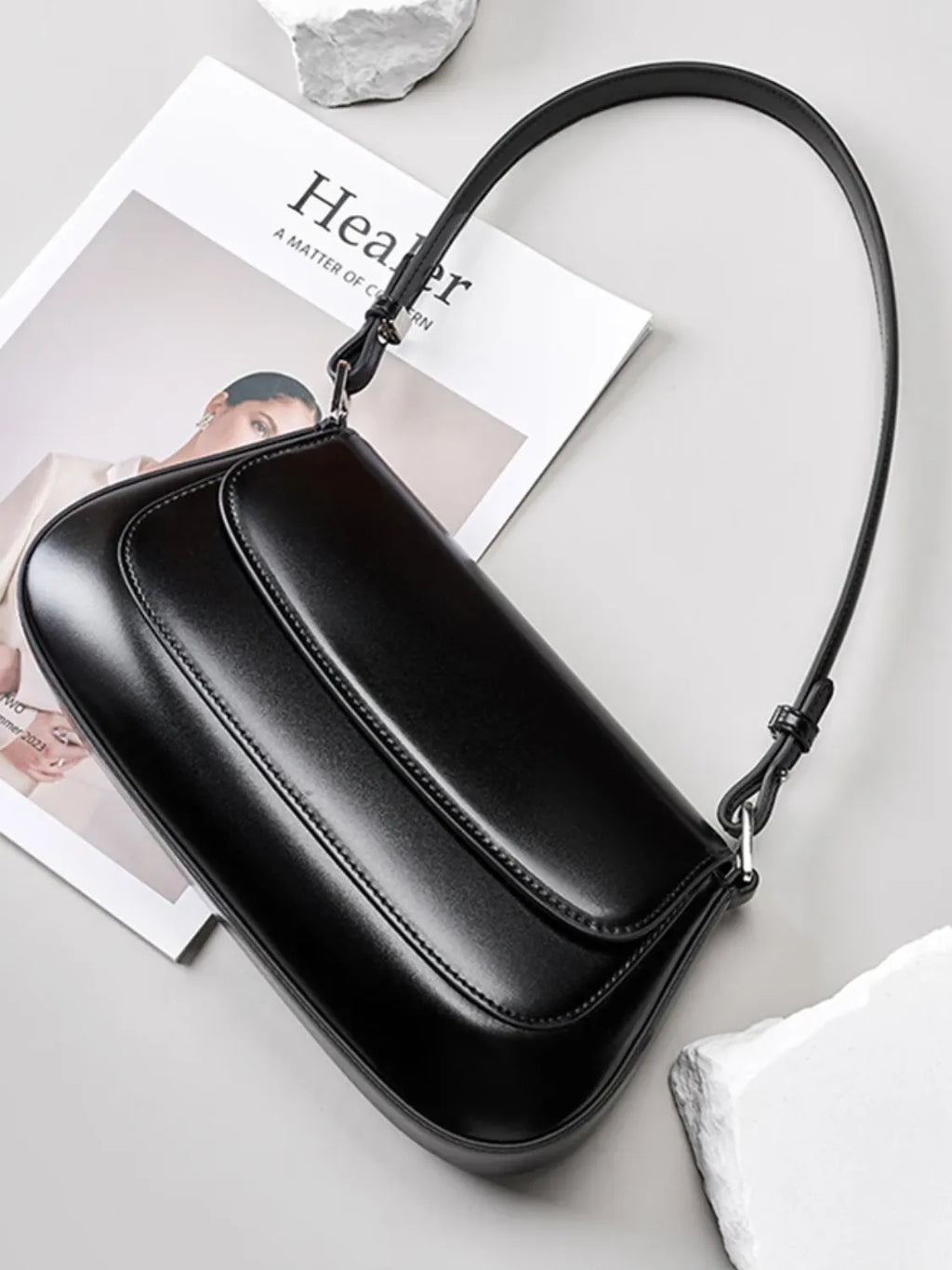 Bolsa Baguete Tiracolo em Couro Genuíno com Alça Ajustável – Briana