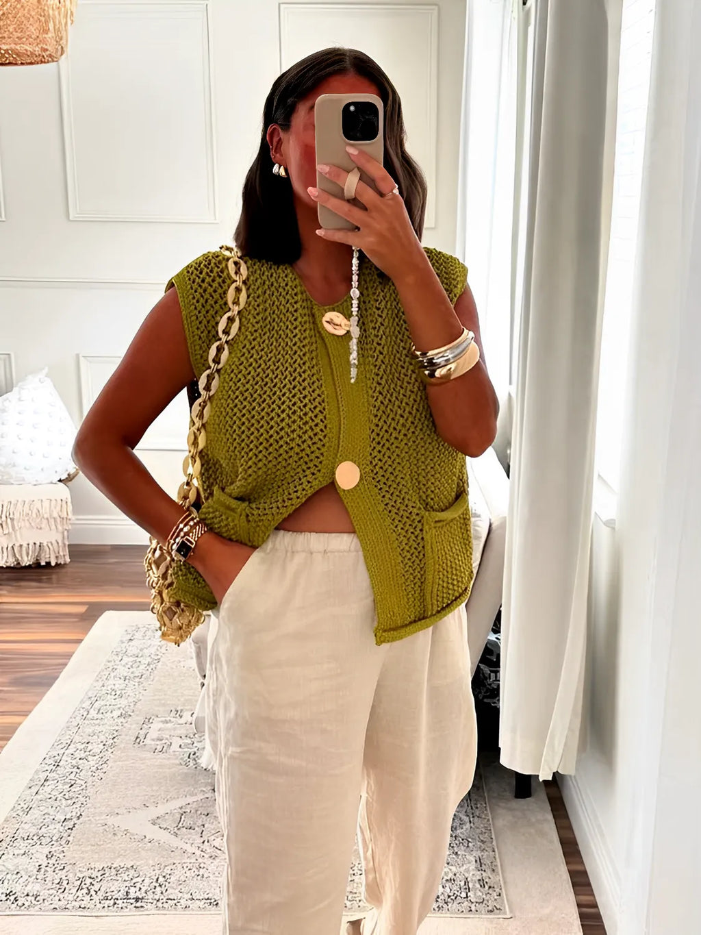 Blusa em Tricô com Decote Canoa Botões Maxi e Bolsos - Ayla