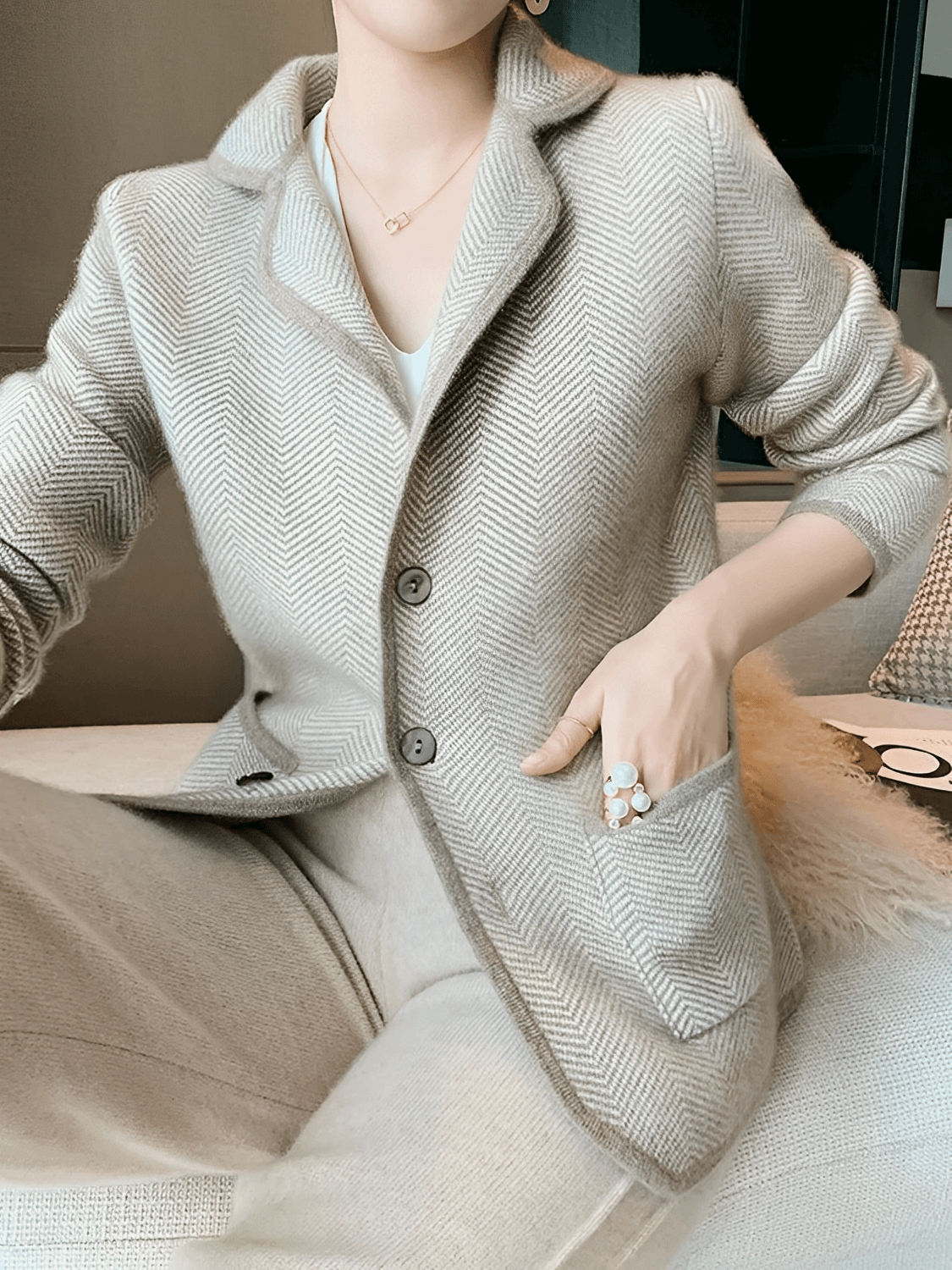 Blazer em Lã Estruturada com Gola Clássica e Bolsos  – Maria