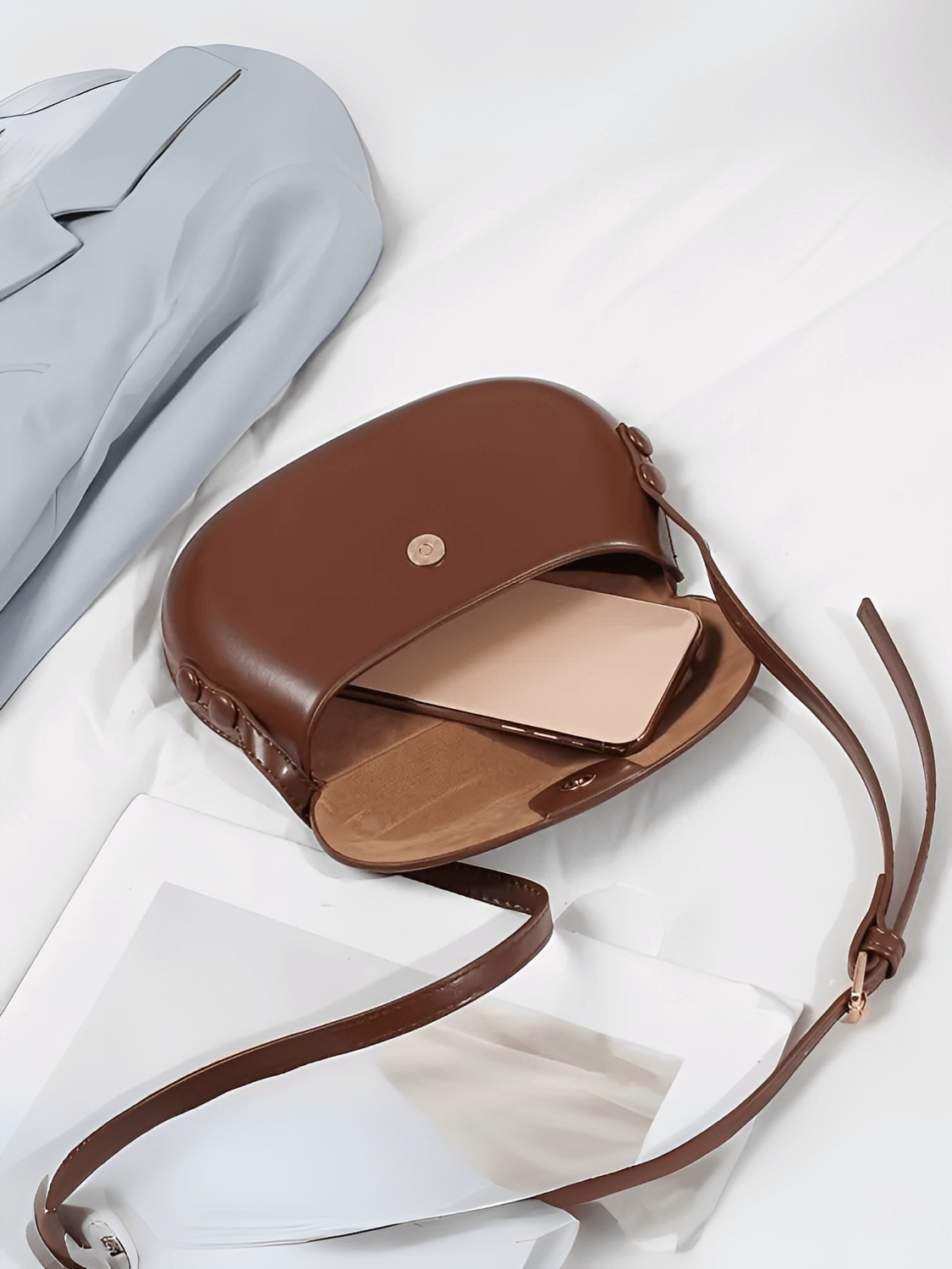 Bolsa Feminina em Couro PU com Design Arredondado e Alça Regulável – Odete