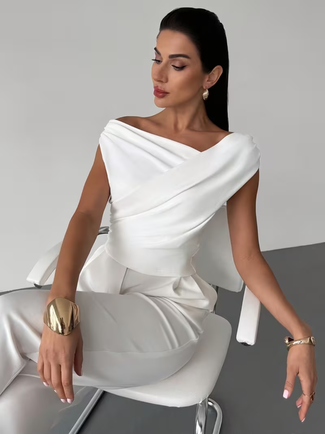 Blusa com Decote Ombo a Ombro Assimétrico e Drapeado Elegante - Emy [FRETE FULL]