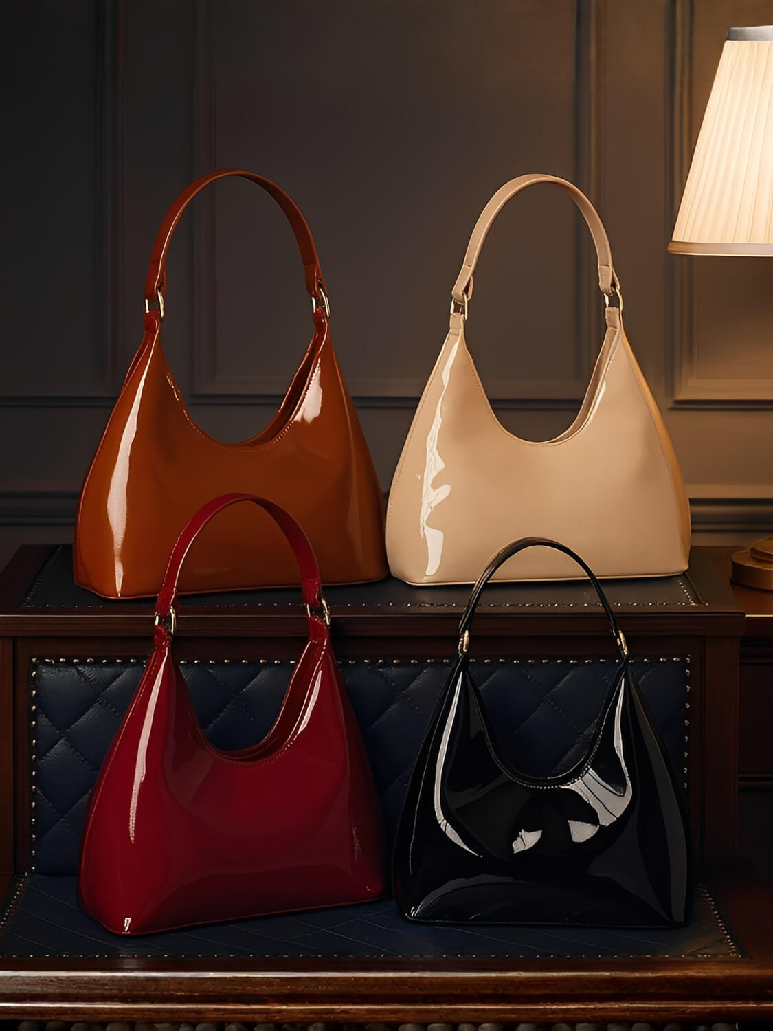 Bolsa de Ombro Meia-Lua com Acabamento em Verniz - Charlize