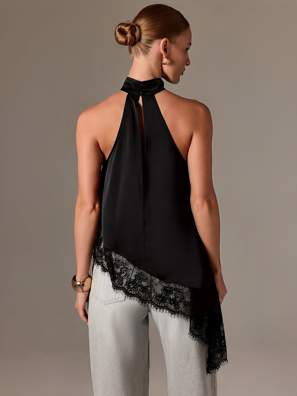 Blusa Halter Acetinada com Barra Assimétrica em Renda Delicada – Ximena