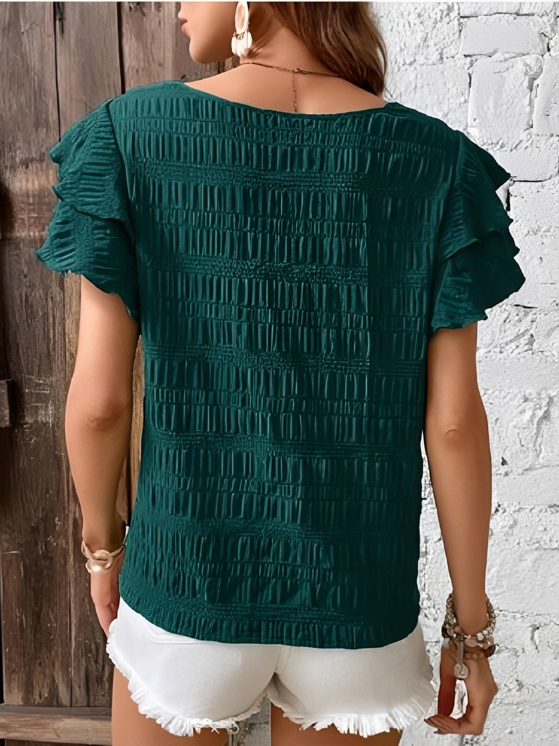 Blusa Texturizada com Babados nas Mangas e Gola Redonda – Sofia