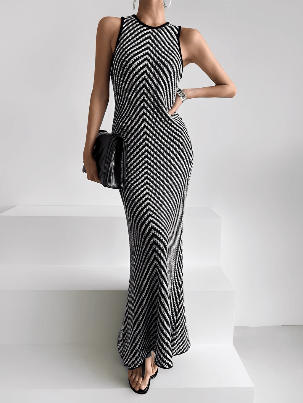 Vestido Midi em Tricô Leve com Listras Zigue-Zague Preto e Branco – Doralice [FRETE FULL]