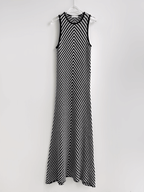 Vestido Midi em Tricô Leve com Listras Zigue-Zague Preto e Branco – Doralice [FRETE FULL]
