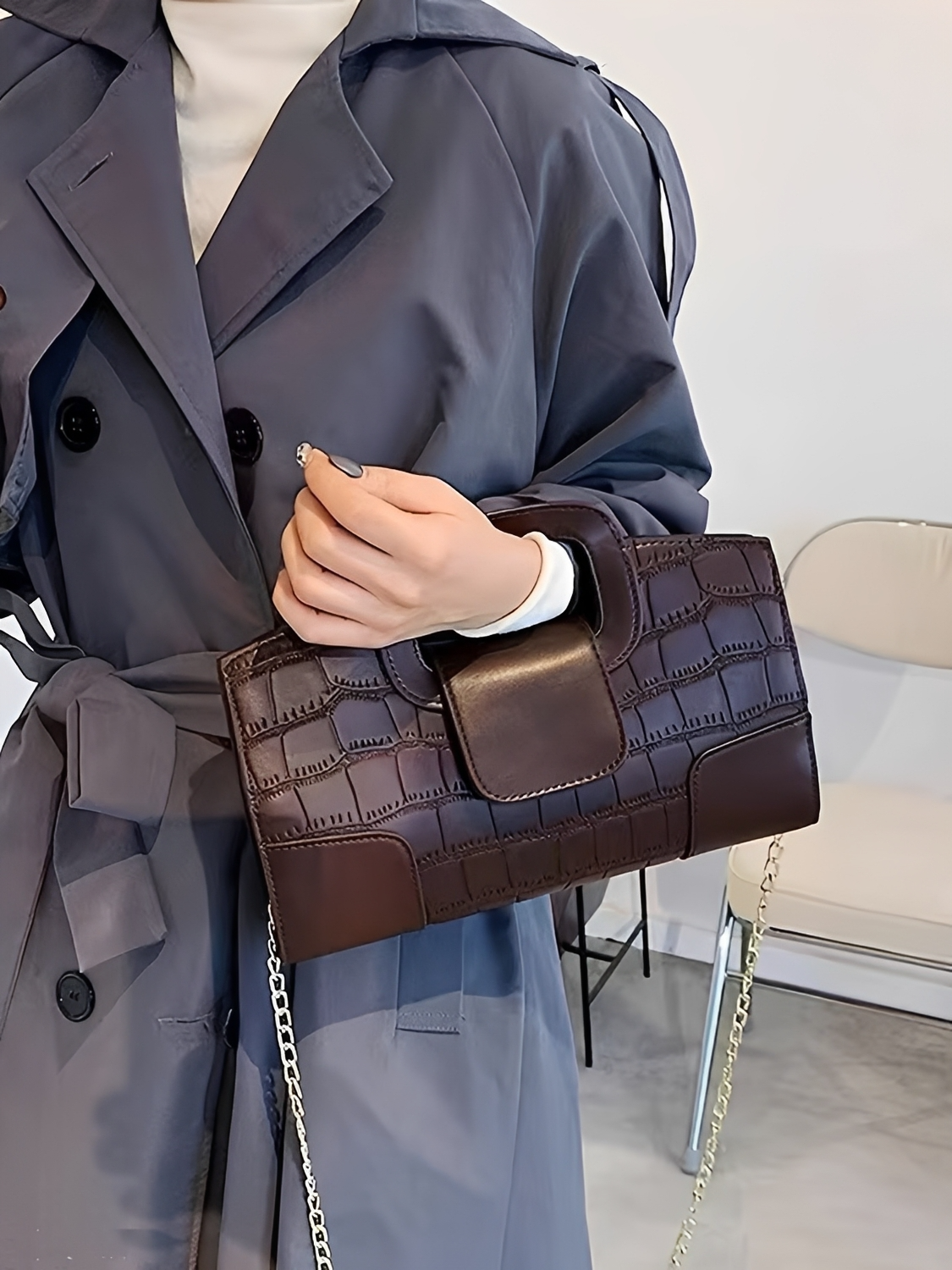Bolsa em Couro PU Estruturada Textura Croco com Alça de Corrente - Lucie