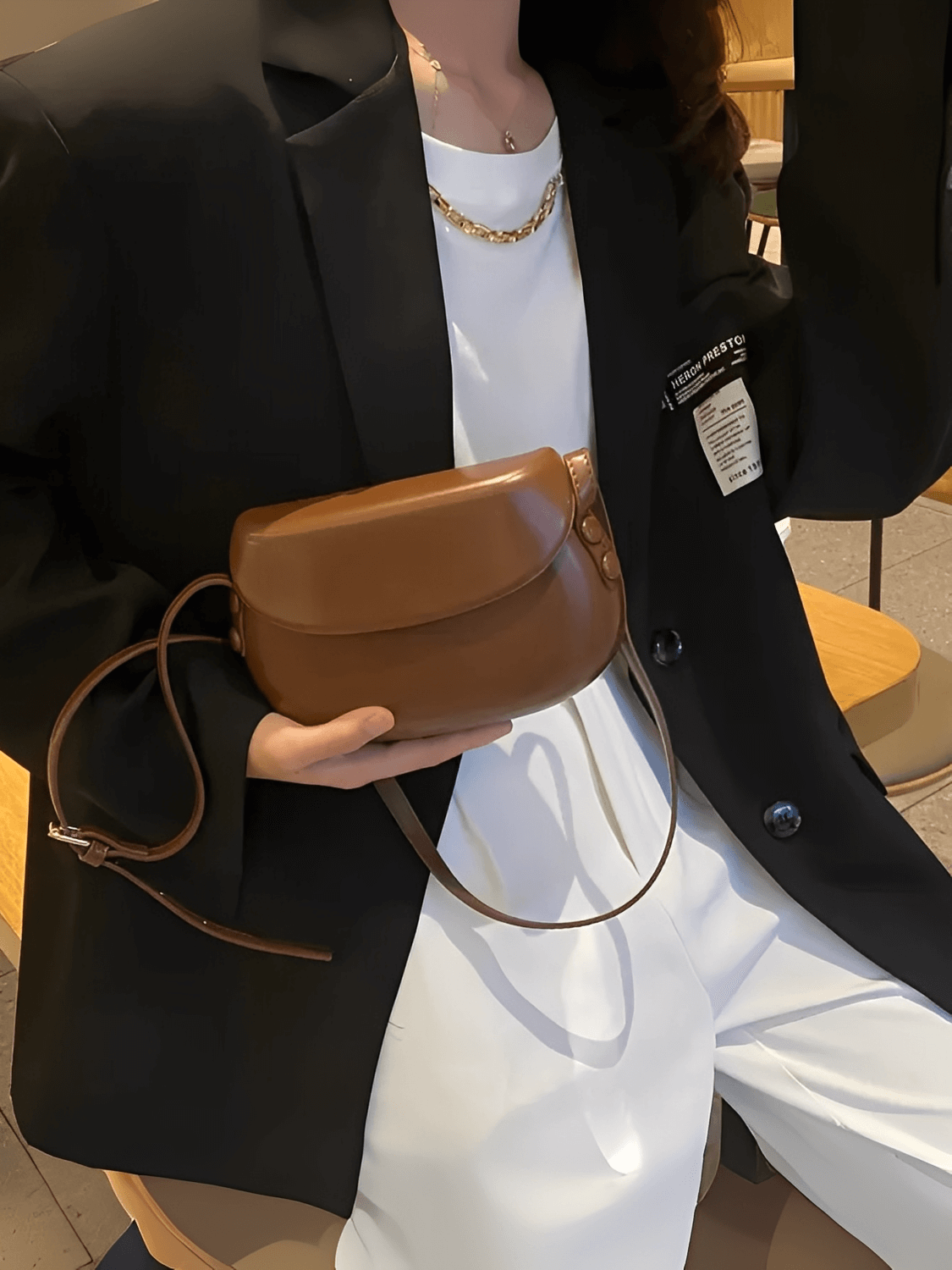 Bolsa Feminina em Couro PU com Design Arredondado e Alça Regulável – Odete