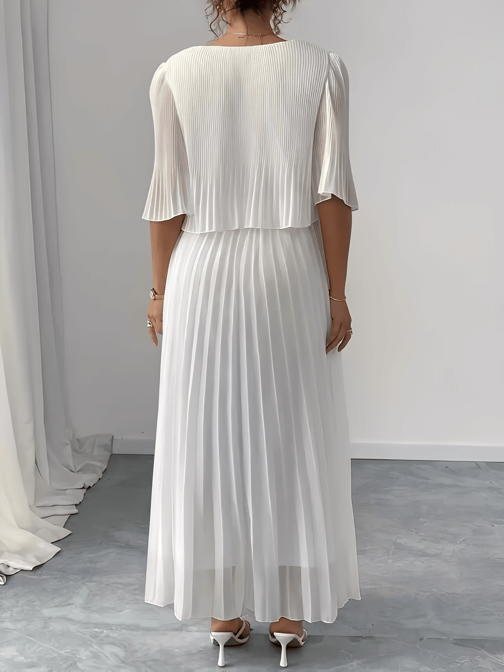 Vestido Longo Plissado em Chiffon com Camadas Duplas – Marcela