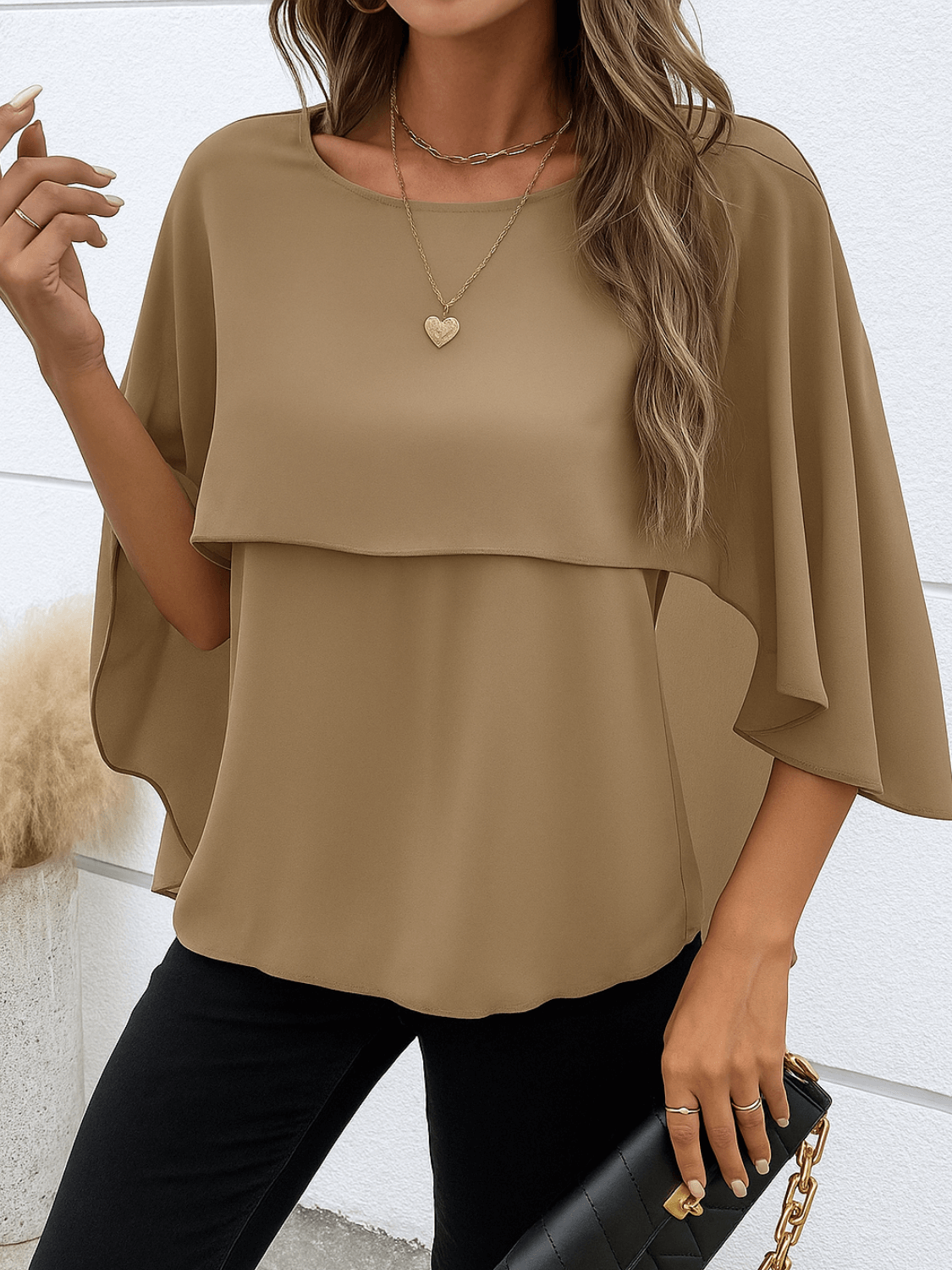 Blusa Feminina com Sobreposição Assimétrica Efeito Capa - Mallory