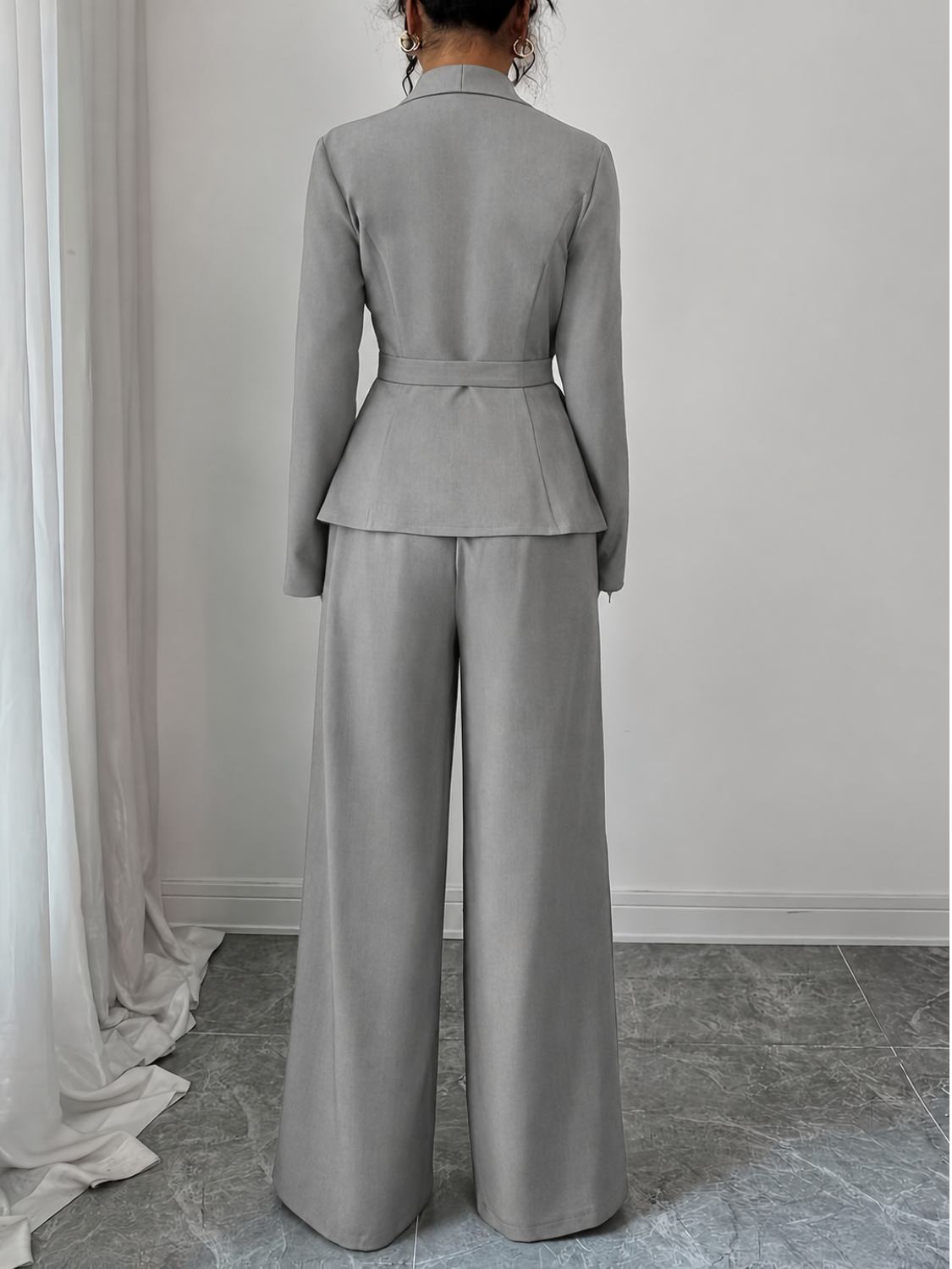 Conjunto Alfaiataria com Blazer Peplum Acinturado e Calça Pantalona - Loreta