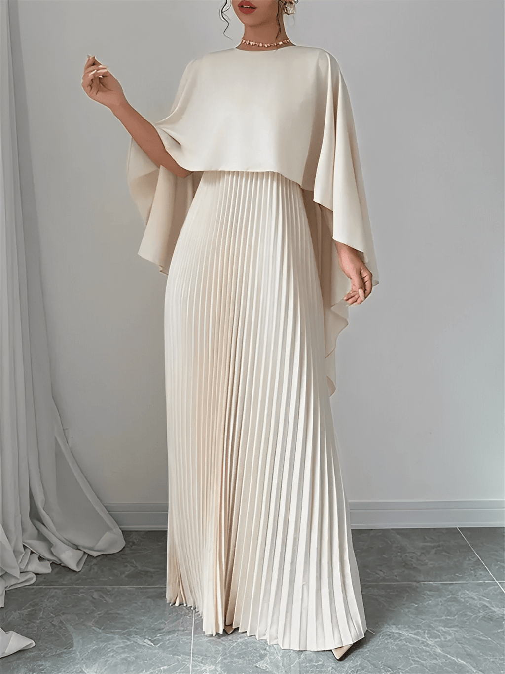 Vestido Longo de Festa Plissado com Capa Peplum Embutida – Loren