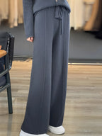 Calça Feminina Wide de Lã com Cintura Alta e Cadarço Ajustável – Justine