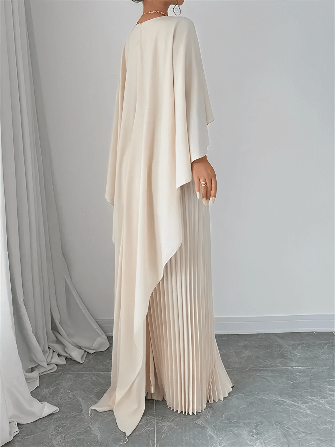 Vestido Longo de Festa Plissado com Capa Peplum Embutida – Loren [FRETE FULL]