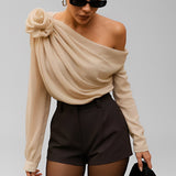 Blusa de Ombro Único com Flor em Chiffon – Elise