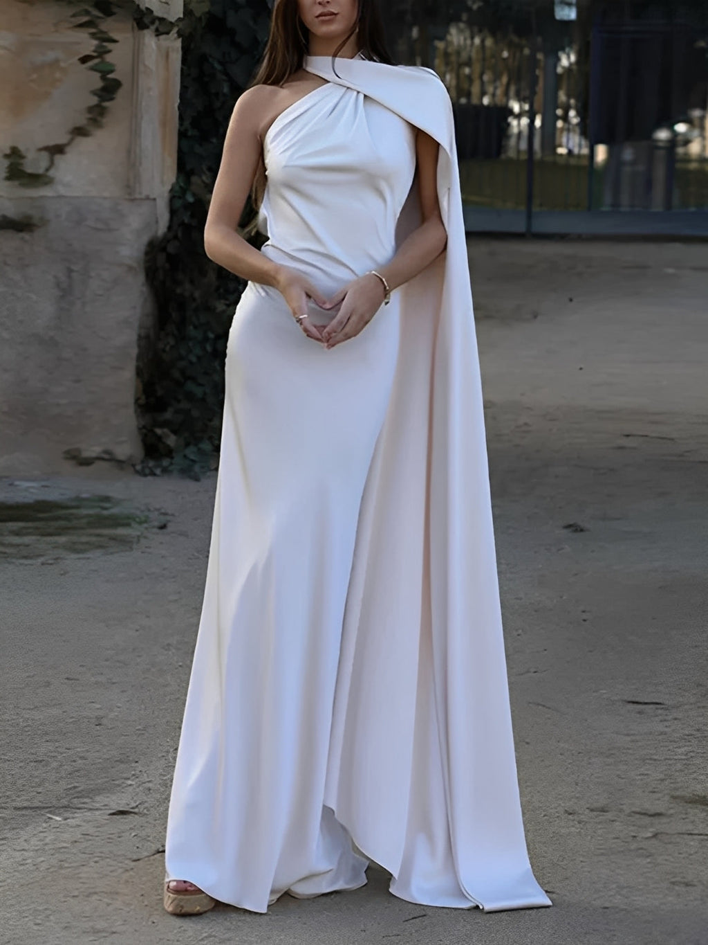 Vestido Longo Acetinado Halter com Capa Lateral e Costas Nuas - Serena [FRETE FULL]