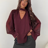 Blusa em Chiffon com Manga Bispo Gola Laço e Punhos Estruturados – Sayuri