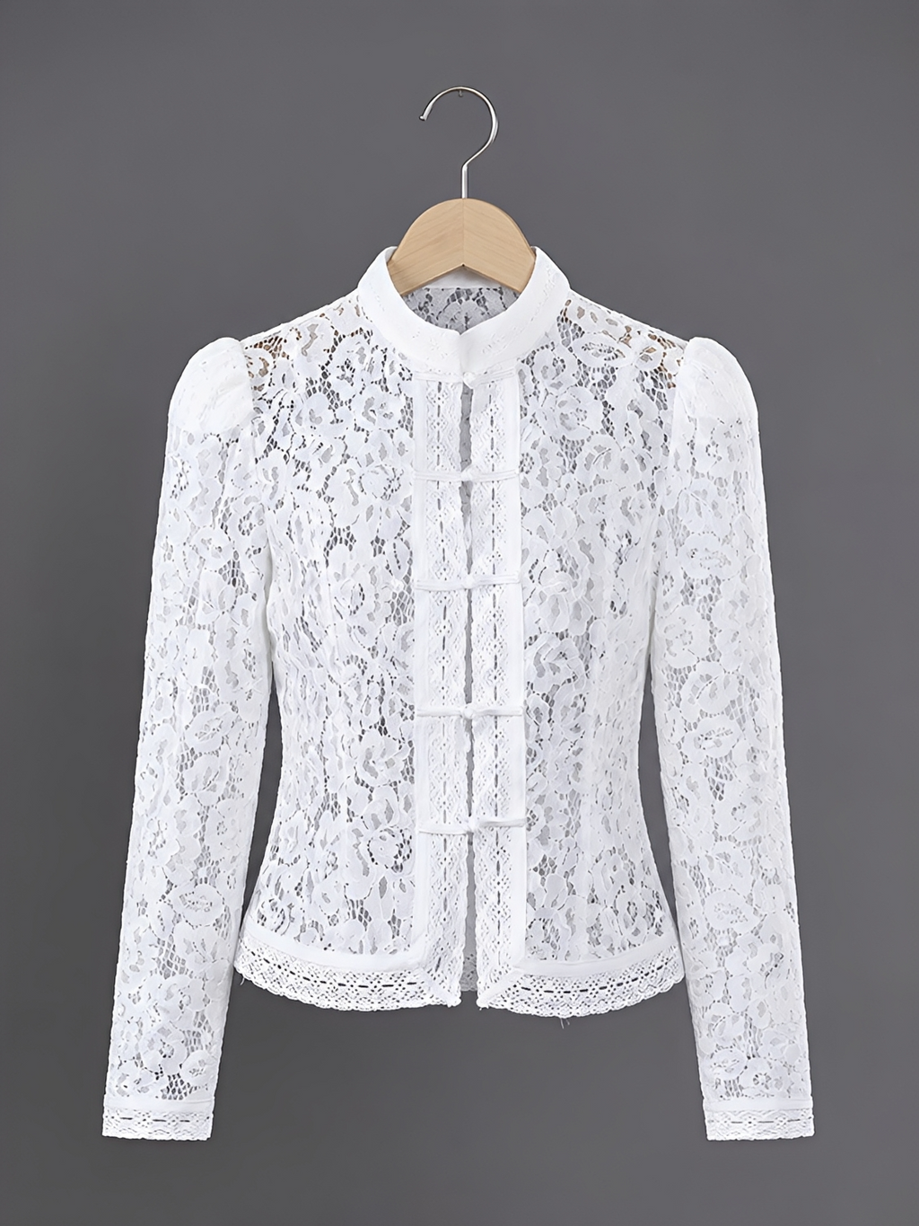 Blusa em Renda Vazada com Fechamento Oriental e Gola Estruturada - Mila