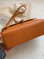 Bolsa Feminina Grande de Ombro com Detalhes Dourados Elegantes - Mary