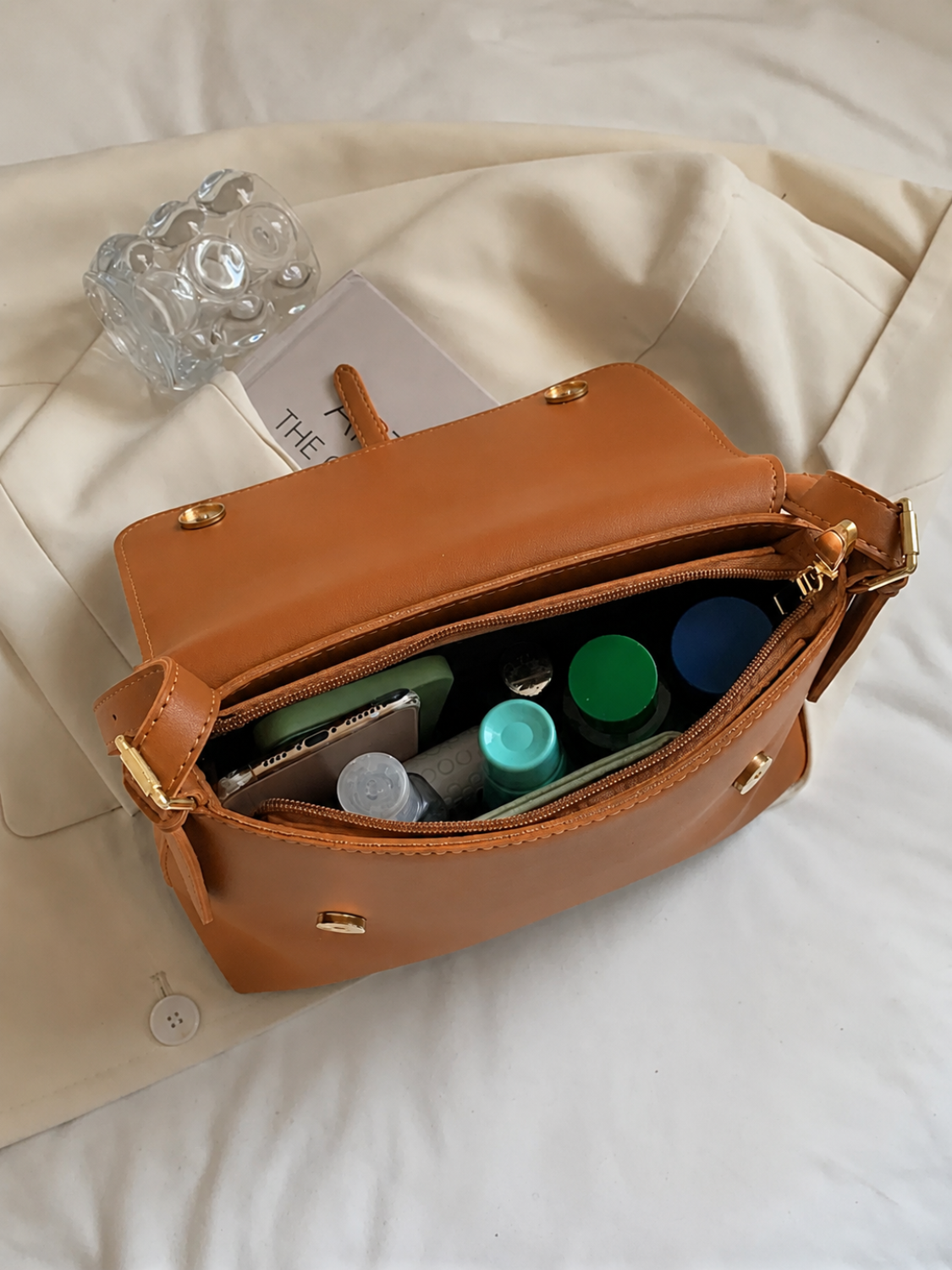 Bolsa Feminina Grande de Ombro com Detalhes Dourados Elegantes - Mary