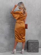 Vestido Midi Acetinado Drapeado Assimétrico Ombro Manga Única  – Núbia [FRETE FULL]