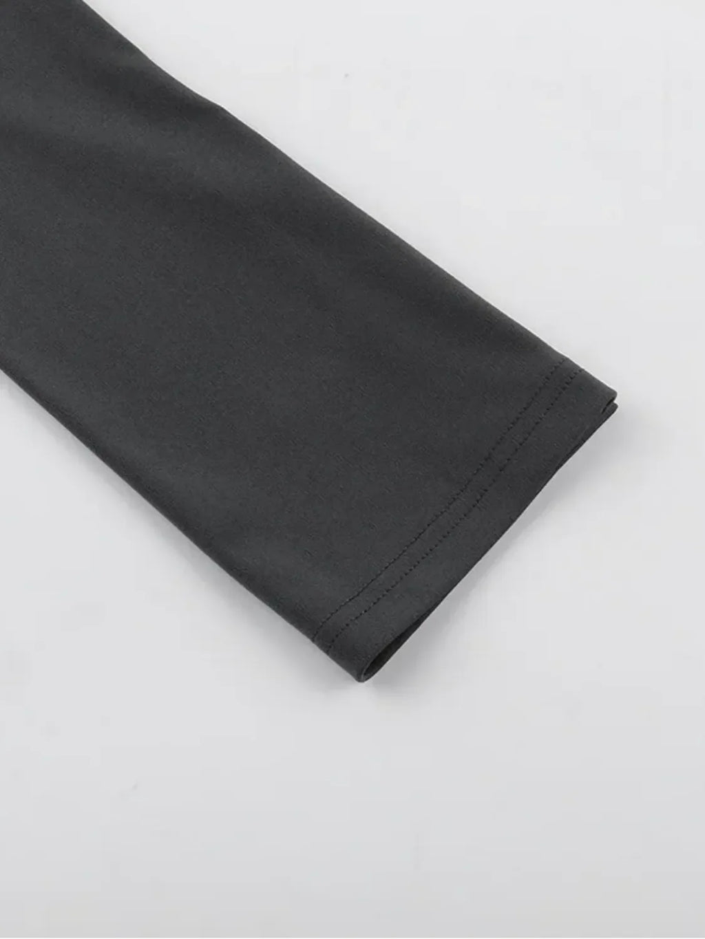 Vestido Curto de Alfaiataria com Mangas Longas Flare e Bolsos – Paloma