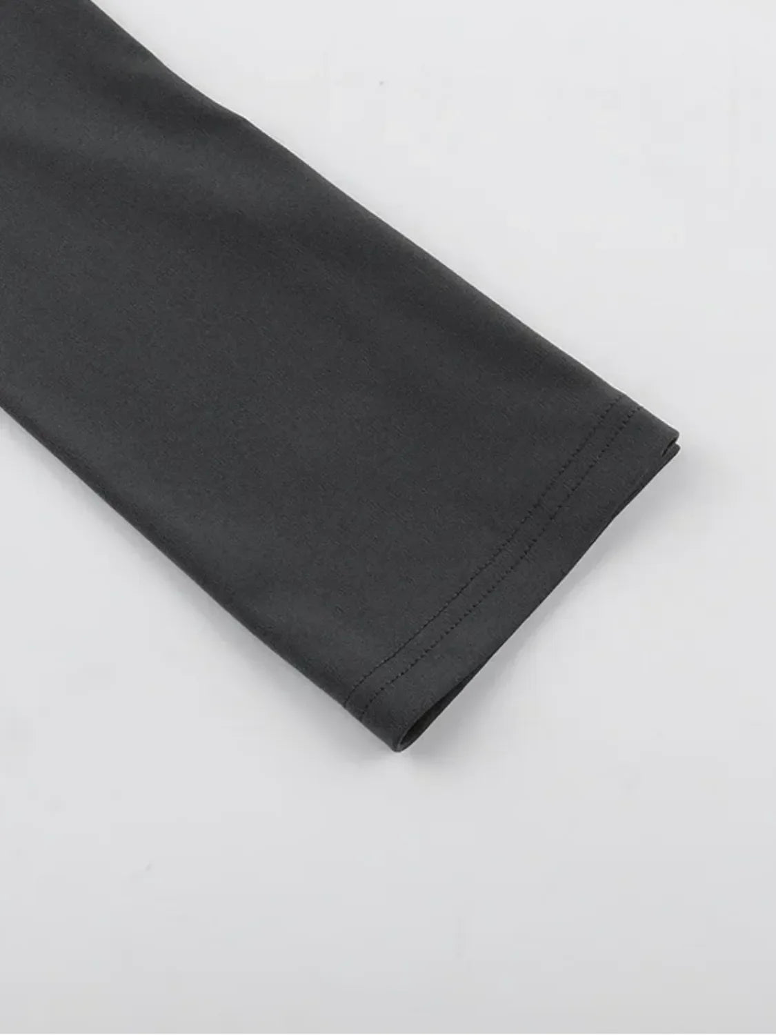 Vestido Curto de Alfaiataria com Mangas Longas Flare e Bolsos – Paloma