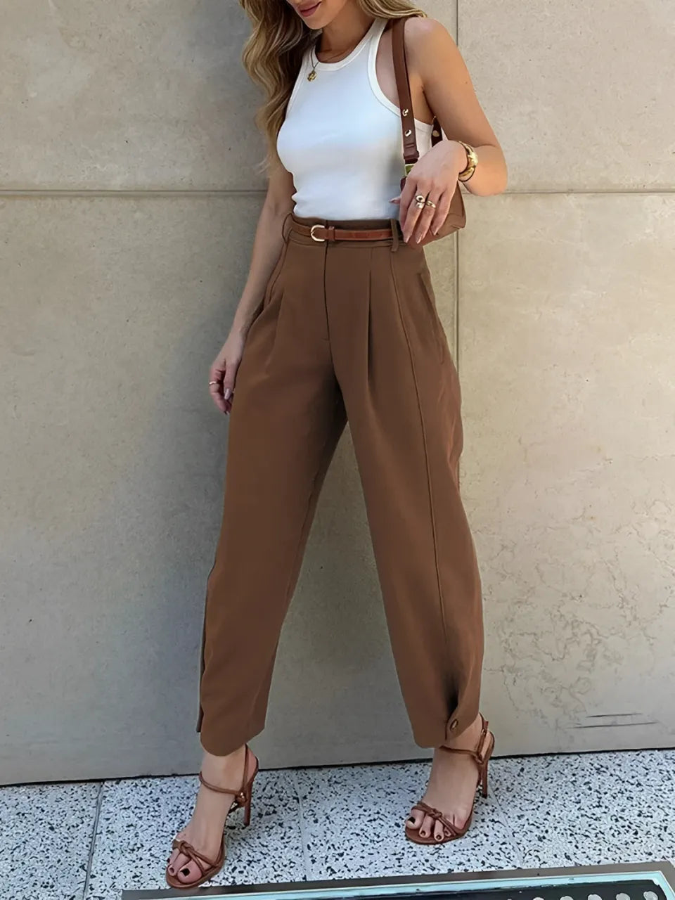 Calça Feminina Slim com Cintura Média Pregas Frontais e Cinto – Ester