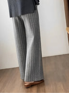 Calça Feminina Wide de Lã Texturizada com Cadarço na Cintura - Hellen